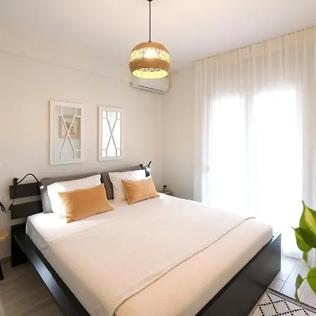 Sani Eclectic Family Villa, Private Garden Holiday home *