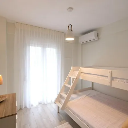 Sani Eclectic Family Villa, Private Garden Holiday home *