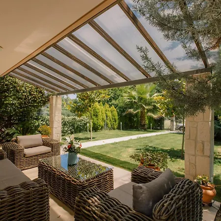 Sani Eclectic Family Villa, Private Garden Holiday home