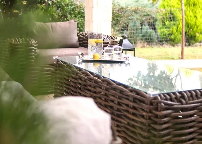 Sani Eclectic Family Villa, Private Garden 撒尼海滩