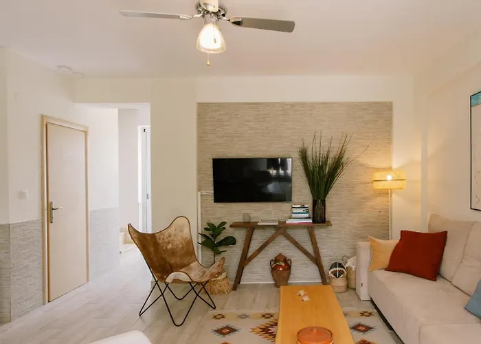 Sani Eclectic Family Villa, Private Garden * 撒尼海滩