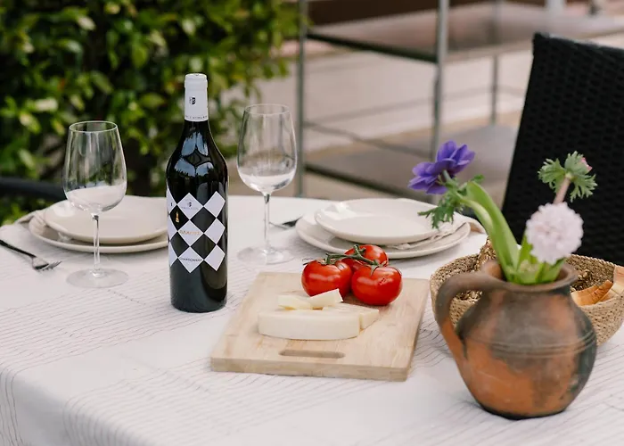 Sani Eclectic Family Villa, Private Garden 撒尼海滩