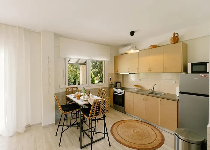 Sani Eclectic Family Villa, Private Garden 度假居