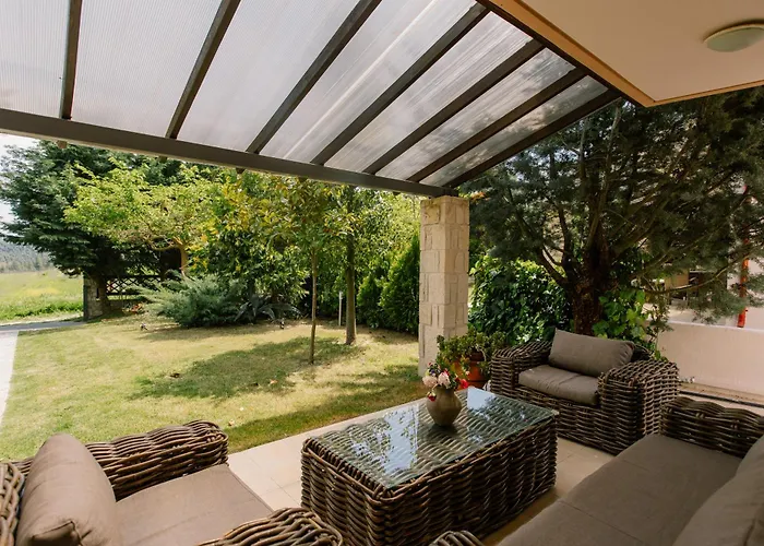 Sani Eclectic Family Villa, Private Garden 度假居 撒尼海滩